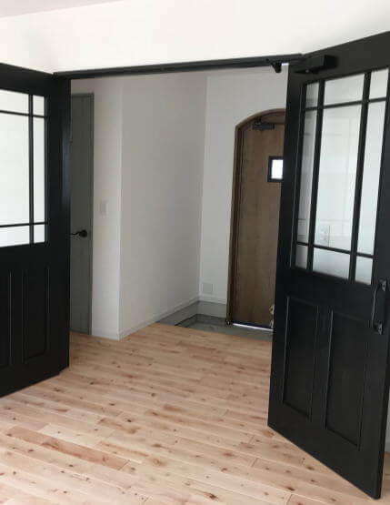 おしゃれなガラス木製ドア