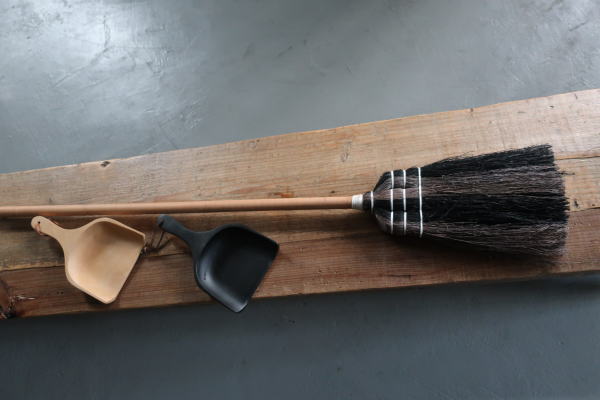 ナチュラルな風合いのホウキ