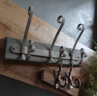 見せる収納に使えるアンティークフック