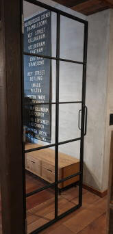 店舗玄関のアイアンドア