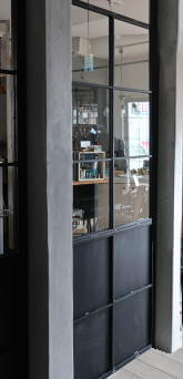 メンズライクなスチールドア