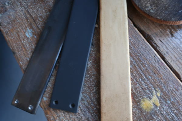 重厚感のあるおしゃれなドア押し板の販売