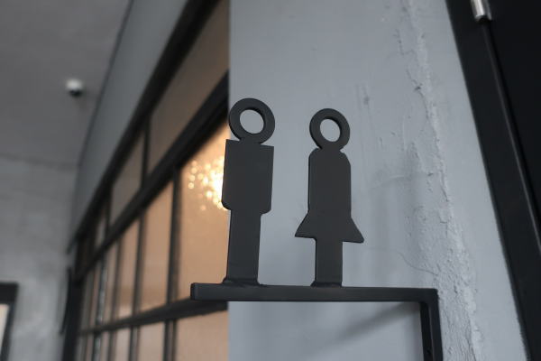 公共施設で使いたい会話の弾むトイレサイン