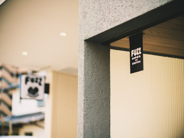 オーダーで作るお店の顔になるショップサイン