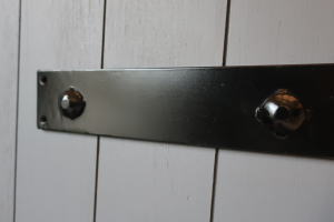 反りや木の動きを抑えるおしゃれな装飾バー