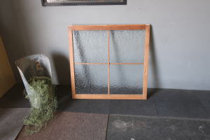 味わい深い昭和レトロガラス入り古い窓枠