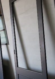 おしゃれなブラックドアを安く手に入れる