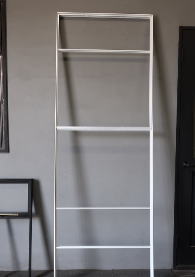 ホワイトカラーがおしゃれなアイアンパーテーション