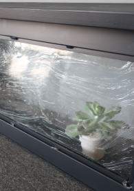 枠付き人気のアイアン回転窓