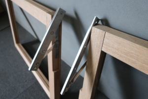 DIYで壁に並べたいおしゃれな木製窓