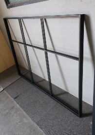 ブラックアイアンフレームの6マスFIX窓,店舗や自宅の内窓におすすめ