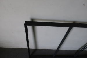 細いラインが魅力のアイアン窓 室内窓や明り取りに