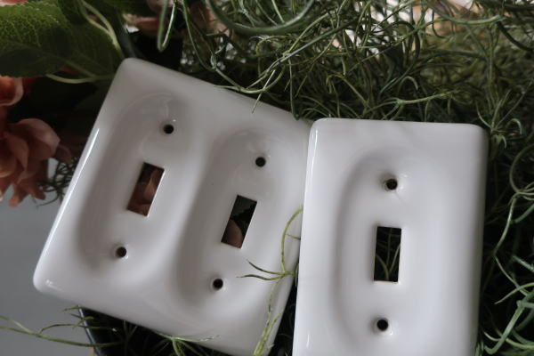 ホワイトのセラミックスイッチプレート 1口タイプ・アメリカ製