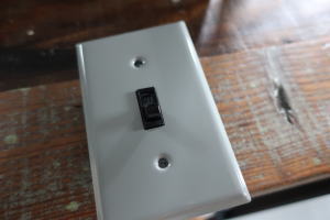 別売りのアメリカ規格スイッチと合わせて使えるおしゃれなスイッチプレート