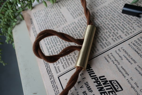 おしゃれな照明コードを短く調整するためのアジャスター