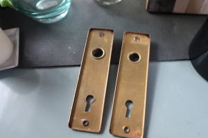 こだわりのドア製作にアンティークドアノブを使う