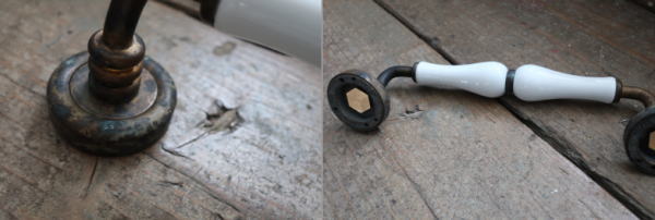 ホワイト磁器がオシャレなドアハンドル