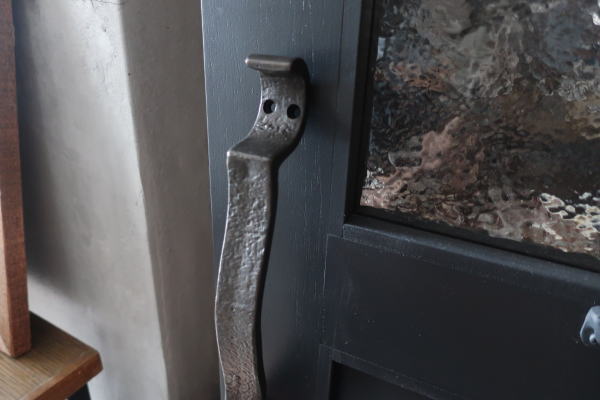 アンティーク風でおしゃれなドアハンドル