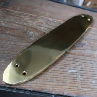 高級感漂うオーバル型の真鍮押板ks18でドアをスタイリッシュに演出