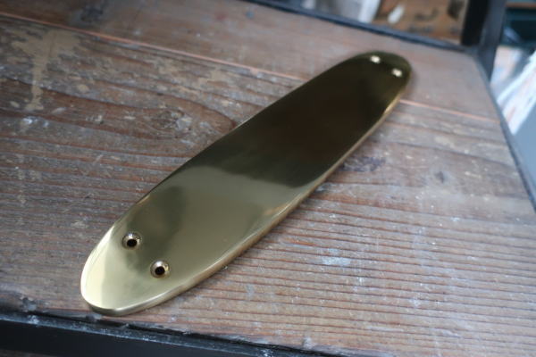 オーバルデザインが美しい真鍮押板ks18の正面画像