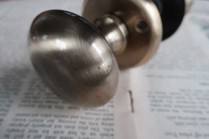 真鍮ラッチとセットになったks19ドアノブ全体画像