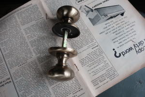 クラシカルなインテリアに映える真鍮製ドアノブks19