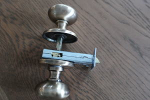 重厚感のあるアンティーク風丸型ノブks19