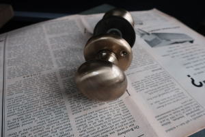 海外輸入の真鍮ドアノブks19、上品なブロンズ仕上げの質感