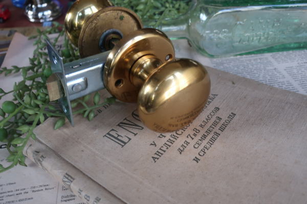 真鍮製の高級感あるゴールドドアノブ ks21