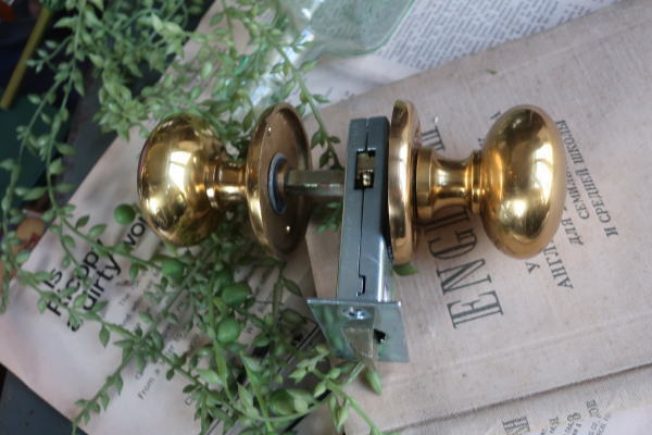 インテリアのアクセントにもなる真鍮ドアノブ ks21,丁寧な磨き仕上げ