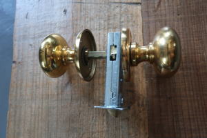 質感が映えるドアノブ ks21,ゴールドカラーの建具金物