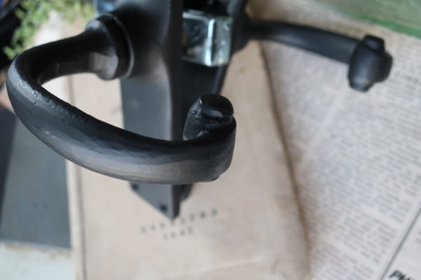 ブラックカラーで無骨な印象の鉄製レバーハンドルks22・空錠タイプ