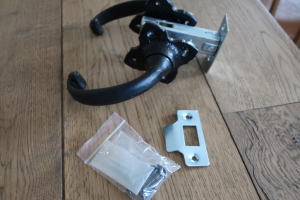 収納扉にもおすすめのシンプルデザインレバーハンドルks23