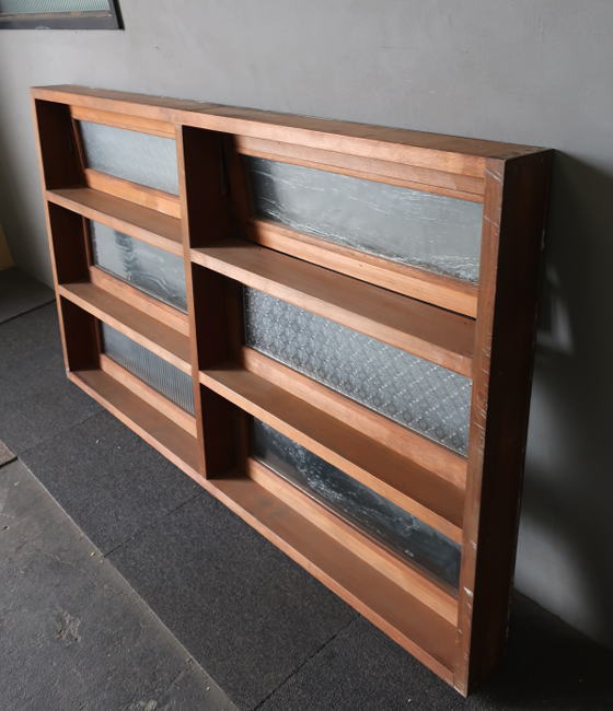 ショップで使いたいオシャレな木製窓