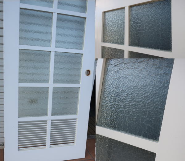 ひび入りガラスのUSEDドア,ガラス交換も可能な木製ドア