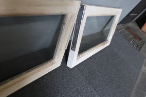 DIYにおすすめの小型窓