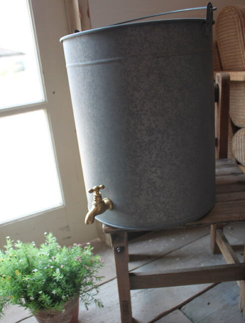 ガーデニングにウォーターバケツラウンド