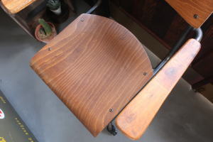 メーカー販売終了の希少なチェア 現品限り特価販売