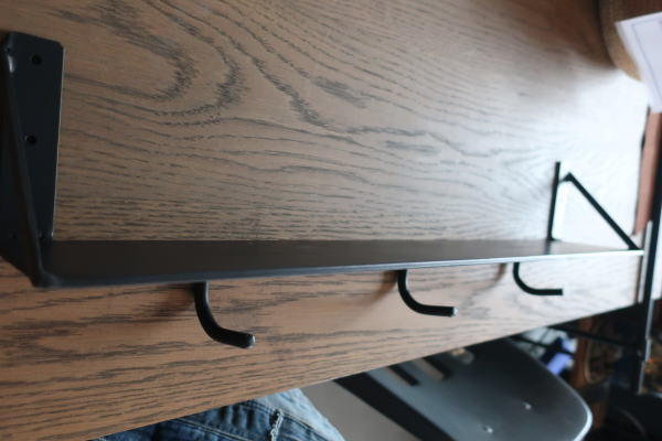 インダストリアルデザインの無骨なアイアン製棚