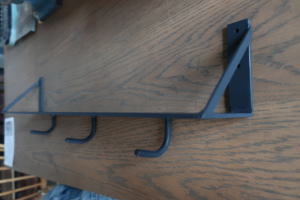 キッチンや玄関に使えるフック付きアイアンラック