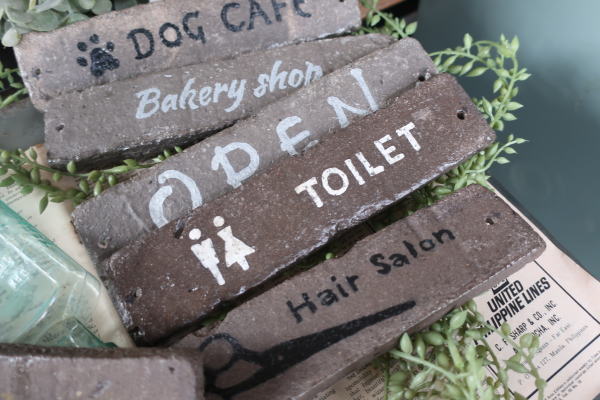 限定タイルサイン 一点もの6種 店舗入口ディスプレイ 置き型吊り下げ壁付け対応