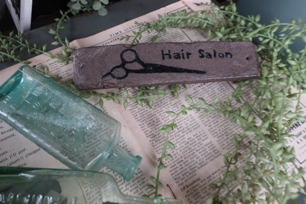 Hair salon サイン タイルサイン アンティーク風 店舗入口ディスプレイ 一点もの