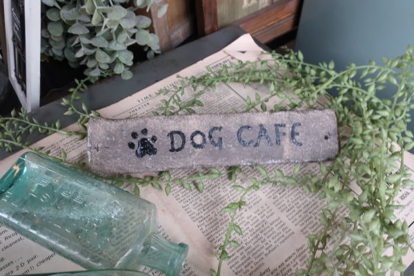 DOG CAFE サイン タイル看板 アンティーク風 店舗入口ディスプレイ 一点もの
