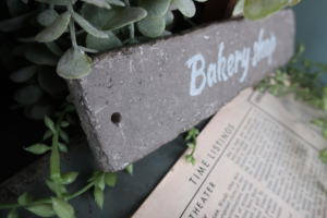 ベーカリー向け店舗サイン 置き型サイン 吊り下げ壁付けOK タイル看板