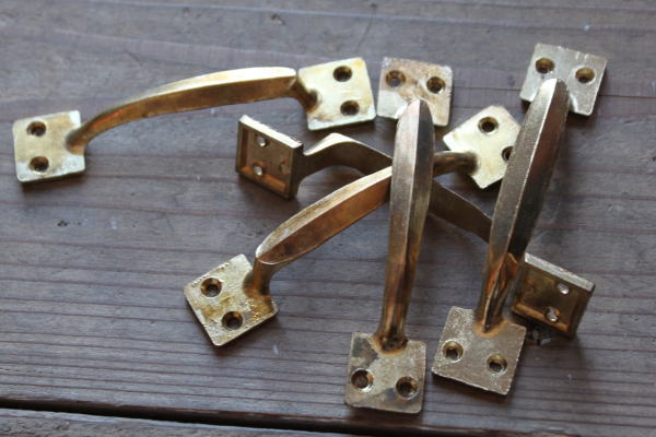 家具や収納のドアに使いたいおしゃれなハンドル