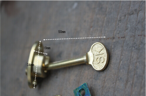 昭和レトロの扉の鍵