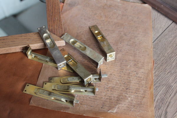 家具製作に使いたい扉金物