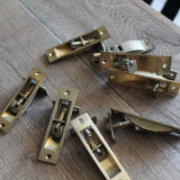 昭和レトロなロック付き引手