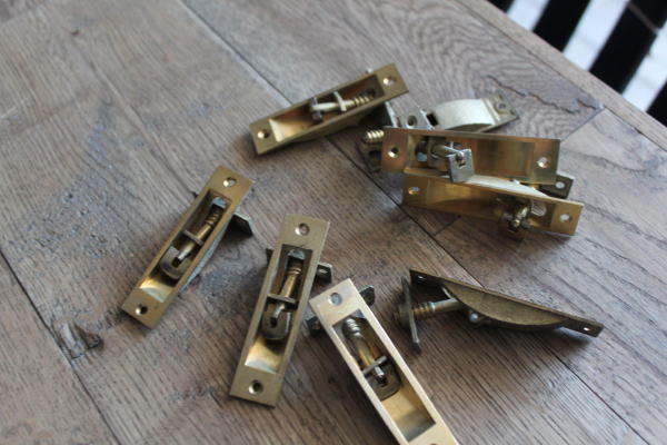 引き扉に使いたい鍵付きの引手