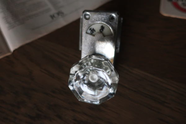 表示錠付きのガラスドアノブ